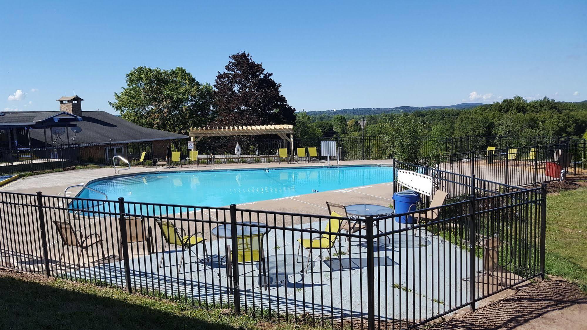 Finger Lakes Hotel Farmington Extérieur photo